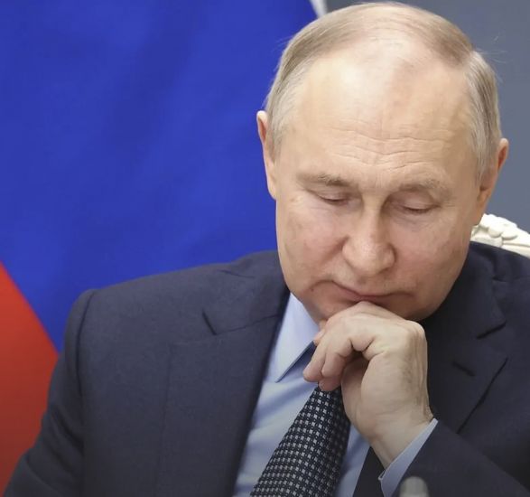 Putin hərbi vəziyyət bölgələrində seçkilərə qoyulan qadağanı ləğv edən  QANUN İMZALADI   