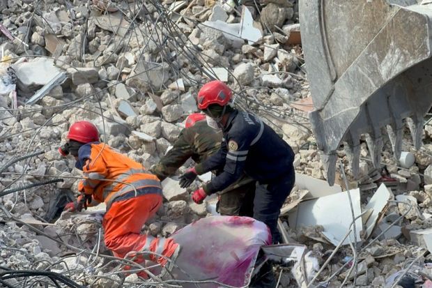 Azərbaycan xilasediciləri dağıntılar altından 53 nəfəri sağ, 780 nəfərin cəsədini çıxarıblar   FOTO/VİDEO