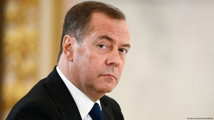 Medvedev Polşa ilə diplomatik münasibətləri dayandırmağı təklif edib   