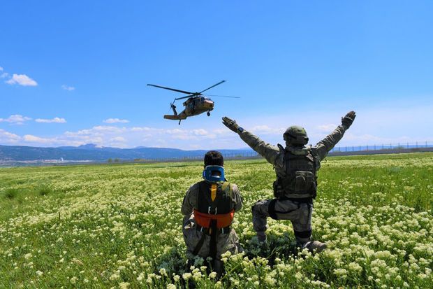 Azərbaycan pilotları Türkiyə səmasında   FOTO