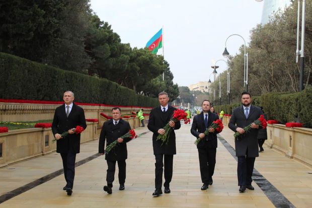 “Başınız sağ olsun, unutmadıq”   Xarici ölkə səfirləri Şəhidlər xiyabanını ziyarət ediblər + FOTO