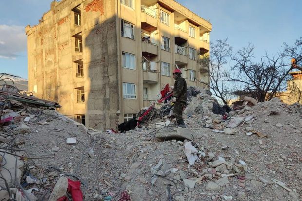 Azərbaycan xilasediciləri dağıntılar altından 53 nəfəri sağ, 741 nəfərin cəsədini çıxarıblar   FOTO/VİDEO