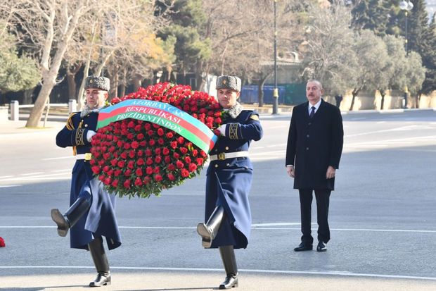 Prezident İlham Əliyev Xocalı soyqırımı abidəsini ziyarət edib   FOTO