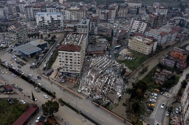 Xilasedicilərimiz dağıntılar altından 36 saatdan sonra yaşlı kişini sağ çıxardılar   YENİLƏNİB + FOTO/VİDEO