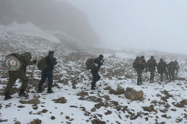 Bir qrup sərhədçi “Heydər Əliyev zirvəsi”nə qalxıb   FOTO