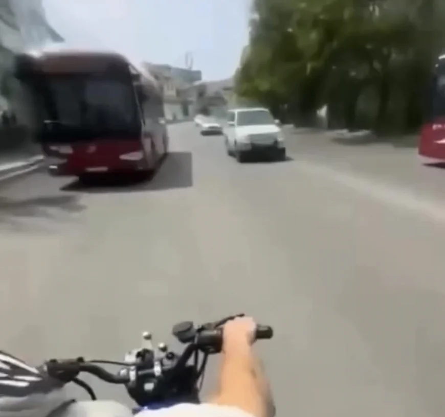 Motosikleti əks istiqamətdə sürərək yolda təhlükə yaratdı -