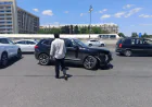 Paytaxtda hərəkətdə olan avtomobil park edən digər avtomobilə çırpıldı