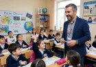 Məktəb direktoru həftədə neçə saat dərs deyə bilər? -