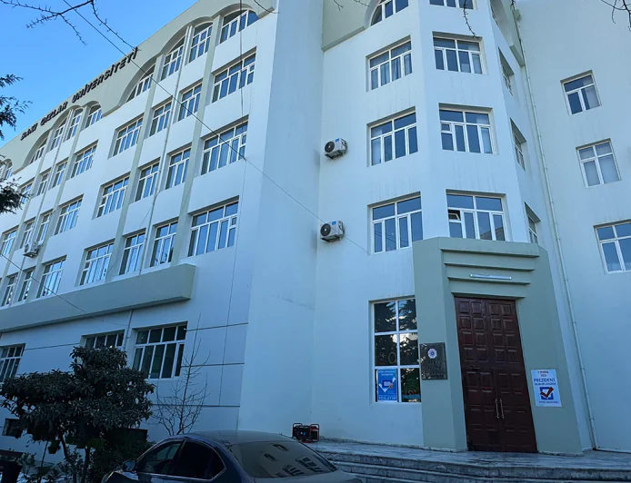 Bakı Qızlar Universiteti bağlandı