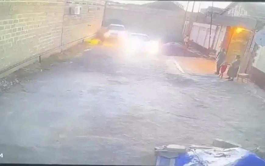 Maşınla bir neçə dəfə həmyerlisinin üzərindən keçdi -