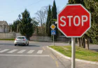 Ekspert yol nişanları ilə bağlı mühüm məqamlara diqqət çəkdi: “STOP” nişanı niyə vacibdir?-