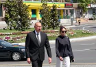 Daşkənddə Heydər Əliyevin barelyefi önündə ehtiram – Prezident və birinci xanım gül dəstələri qoydular-