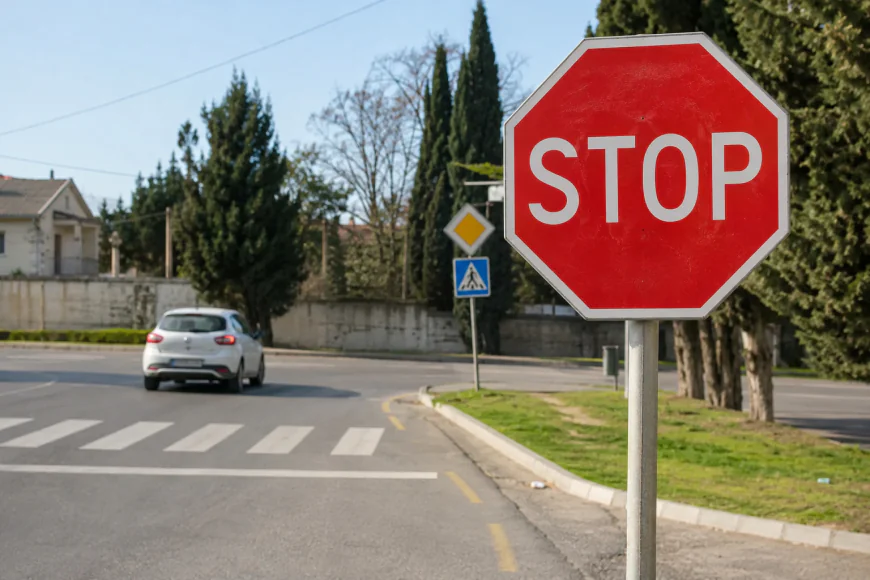 Ekspert yol nişanları ilə bağlı mühüm məqamlara diqqət çəkdi: “STOP” nişanı niyə vacibdir?-