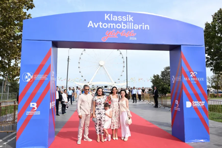 Leyla və Arzu Əliyeva Bakıda klassik avtomobillərin sərgisi və yürüşündə iştirak ediblər-