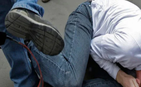 Yeniyetməni döyüb başı üstə yerə çırpdılar -