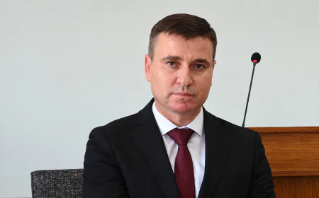 Prezident icra başçısını vəzifəsindən azad etdi