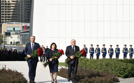 Anım Günü: Dövlət və hökumət nümayəndələri Bakıdakı Zəfər parkını ziyarət ediblər-