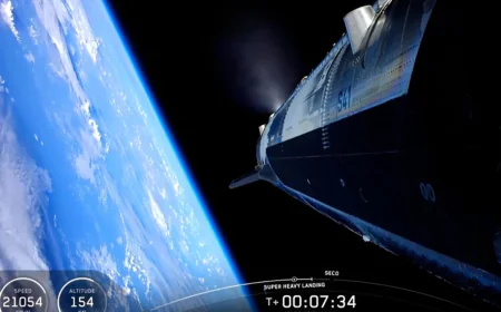 "Starship" okeana eniş edərkən partladı -