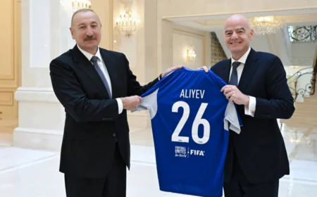 Canni İnfantino İlham Əliyevə xüsusi idman köynəyi hədiyyə etdi