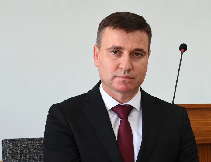 Prezident icra başçısını vəzifəsindən azad etdi