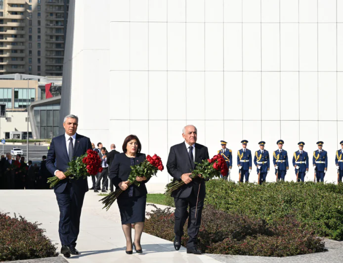 Anım Günü: Dövlət və hökumət nümayəndələri Bakıdakı Zəfər parkını ziyarət ediblər-