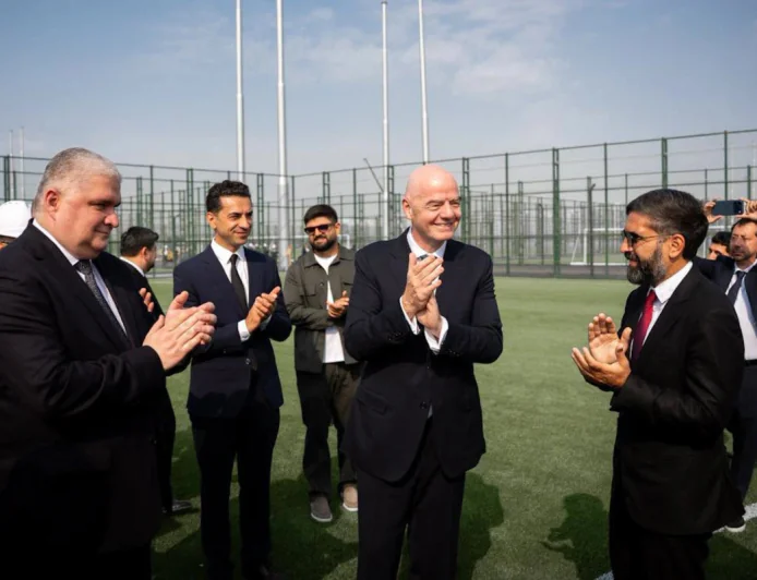 FIFA prezidenti Hövsanda: 10 futbol meydançası ilə tanış oldu –