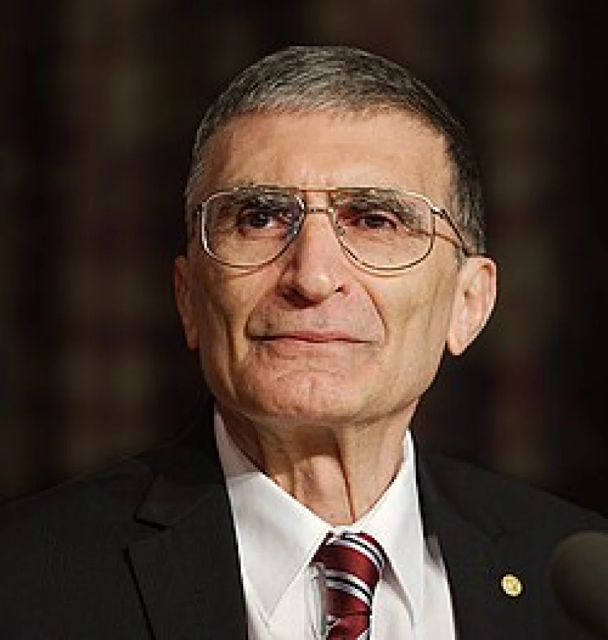 Nobel laureatı Əziz Səncərə Azərbaycan ordeni təqdim edildi-