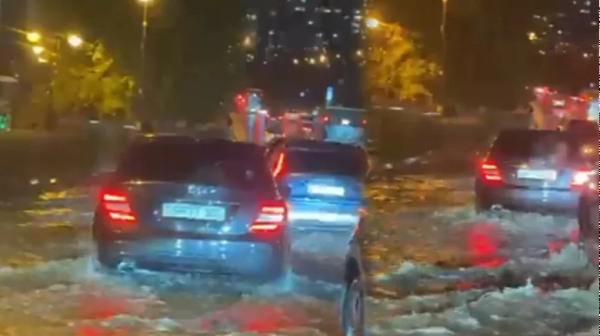 Bakıda güclü yağış yağdı, işıqfor sıradan çıxdı –