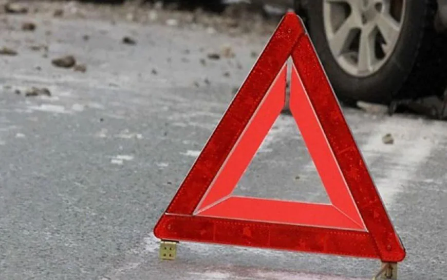 Paytaxtda sərnişin avtobusu yük maşını ilə toqquşdu -