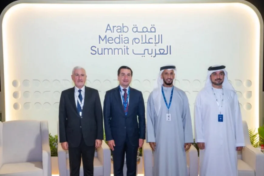 Hikmət Hacıyev Ərəb Media Forumunda Azərbaycan–BƏƏ əməkdaşlığını müzakirə edib-