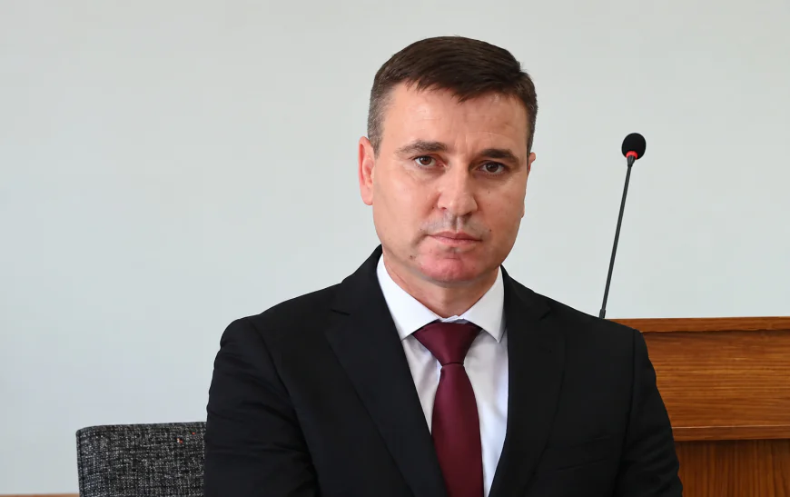 Prezident icra başçısını vəzifəsindən azad etdi