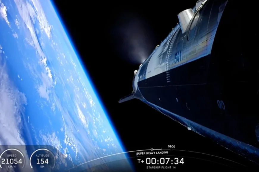 "Starship" okeana eniş edərkən partladı -