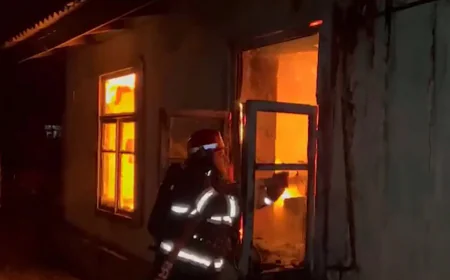 Ağdaşda ev yandı -