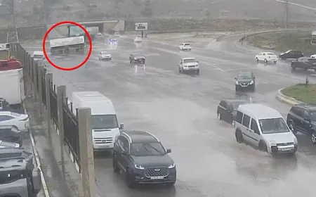 Bakıda marşrut avtobusu belə aşdı -