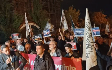Azərbaycan səfirliyi qarşısındakı aksiyada  hicabla bağlı xilafət çağırışı: Hadisənin detalları