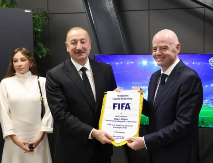 FIFA prezidentindən İlham Əliyevə xatirə hədiyyələri-