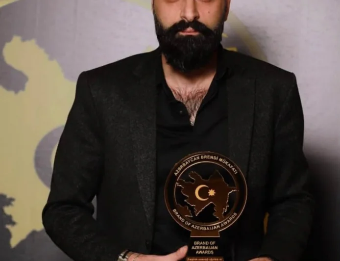 Elşən Gəncəviyə İstanbulda beynəlxalq mükafat təqdim edildi –