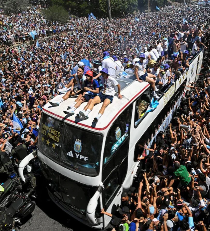 Argentina Prezidenti belə bir kartej ala bilməz – Sadəcə Lionel Messi-